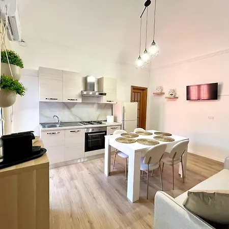 I Mori - Elegante,centrale,spaziosa Апартаменты Катания